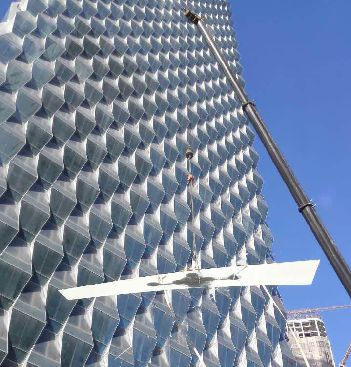 The Application of X Type Electric Vacuum Glass Lifter in Building Curtain Walls The Application of X Type Electric Vacuum Glass Lifter in Building Curtain Walls