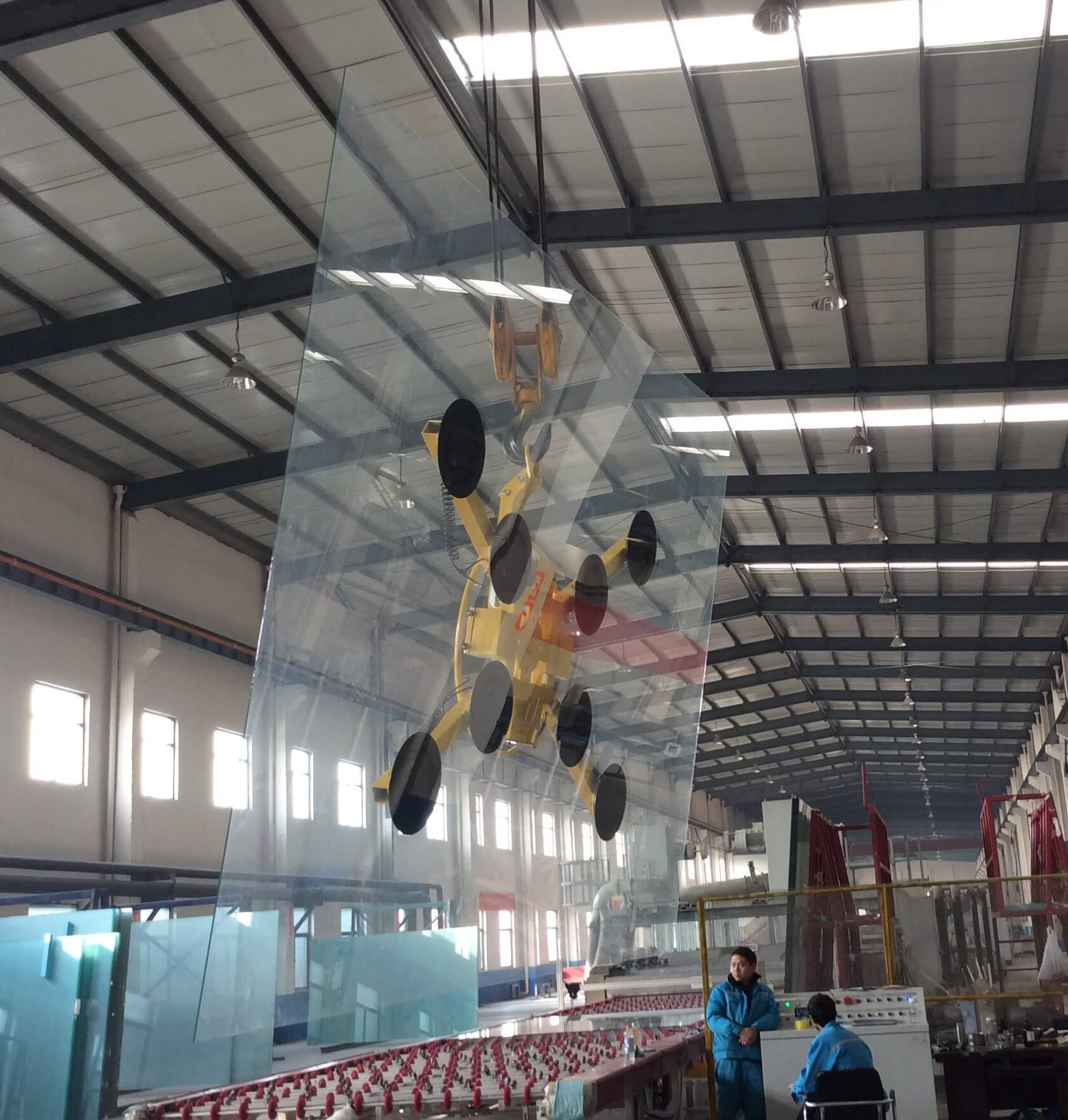 The X Type Electric Vacuum Glass Lifter lifts heavy and large sized glass The X Type Electric Vacuum Glass Lifter lifts heavy and large sized glass