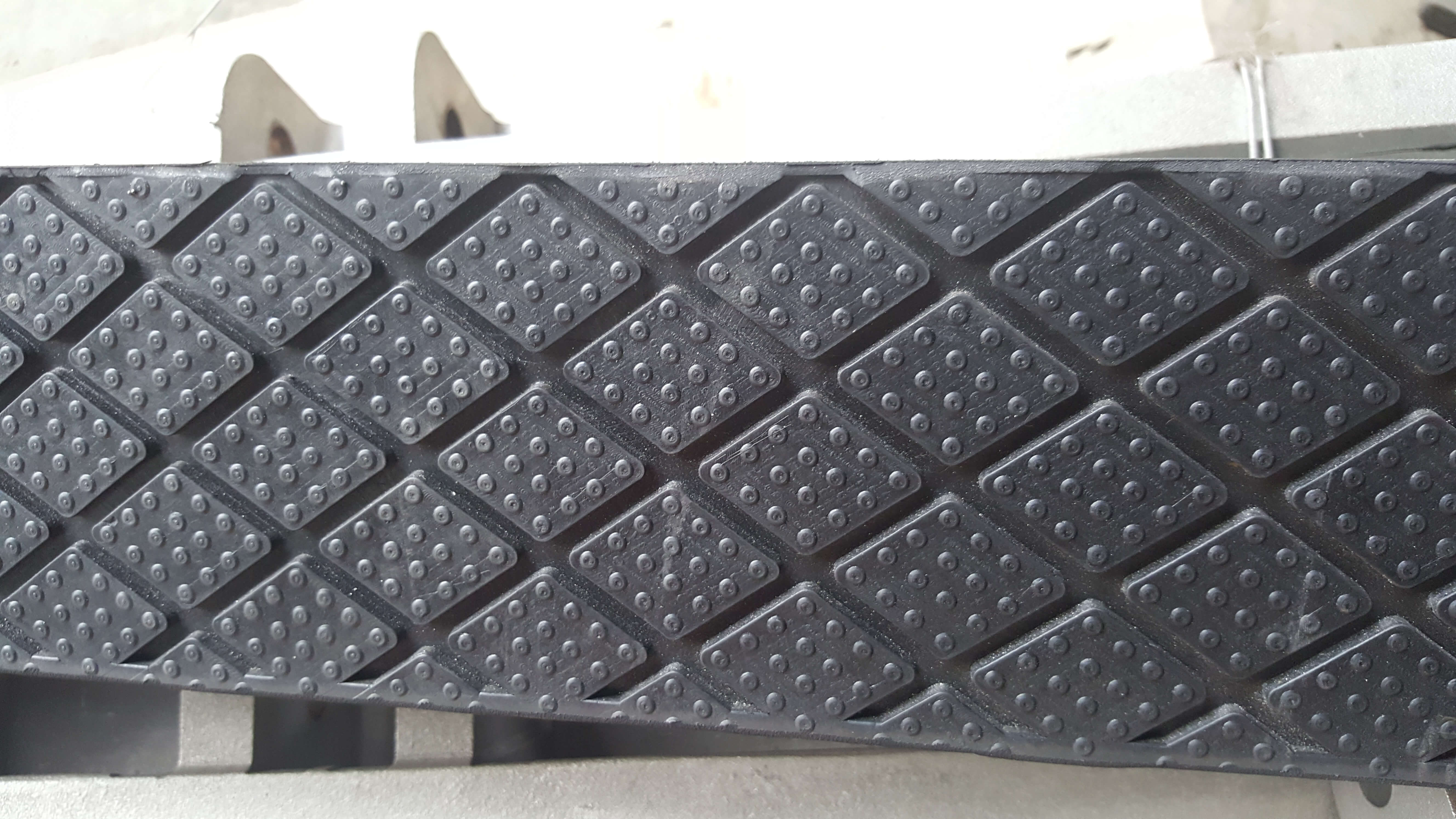 The Rubber Soft Pad of the LC Glass Lifting Clamp The Rubber Soft Pad of the LC Glass Lifting Clamp