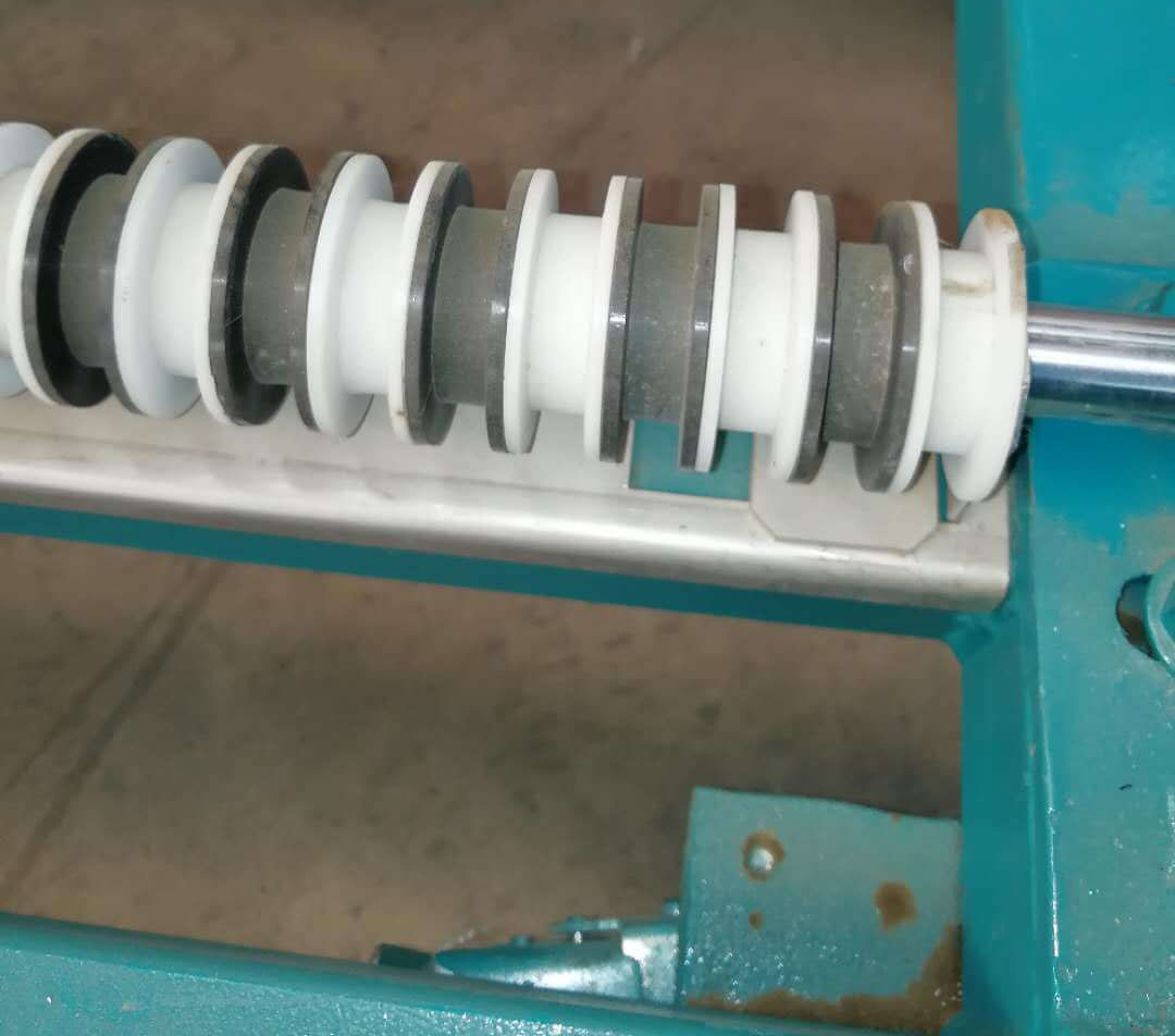 The Durable Rotating Nylon Wheels Of The Glass Harp Rack The Durable Rotating Nylon Wheels Of The Glass Harp Rack