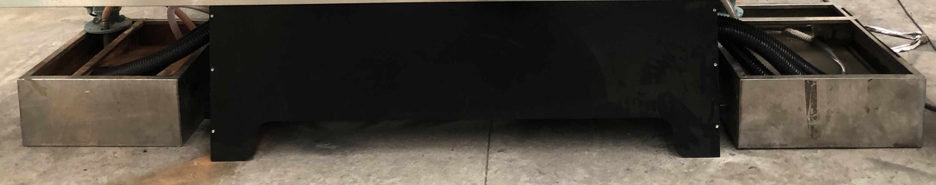 The built-in water circulation system of the Horizontal Glass Beveling Machine The built-in water circulation system of the Horizontal Glass Beveling Machine