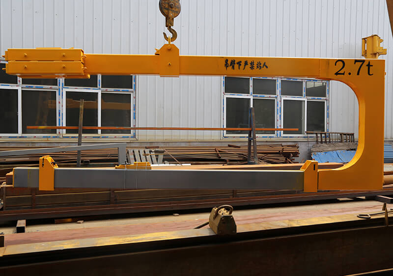 U-shaped container loading arm is used in conjunction with cranes. U-shaped container loading arm is used in conjunction with cranes.