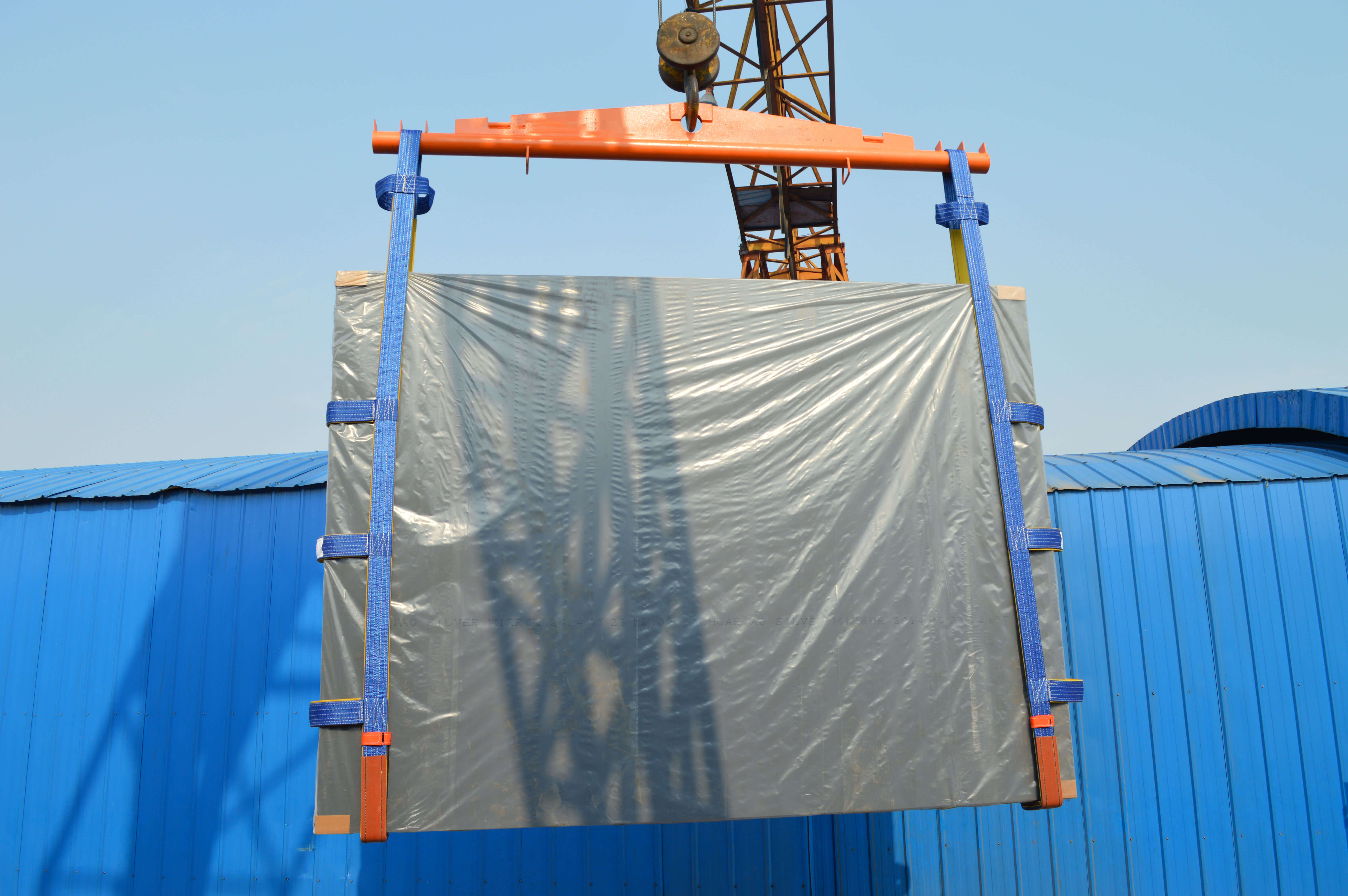 glass lifting sling lifts the glass