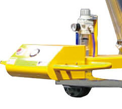 Glass vacuum lifter with user-friendly handle