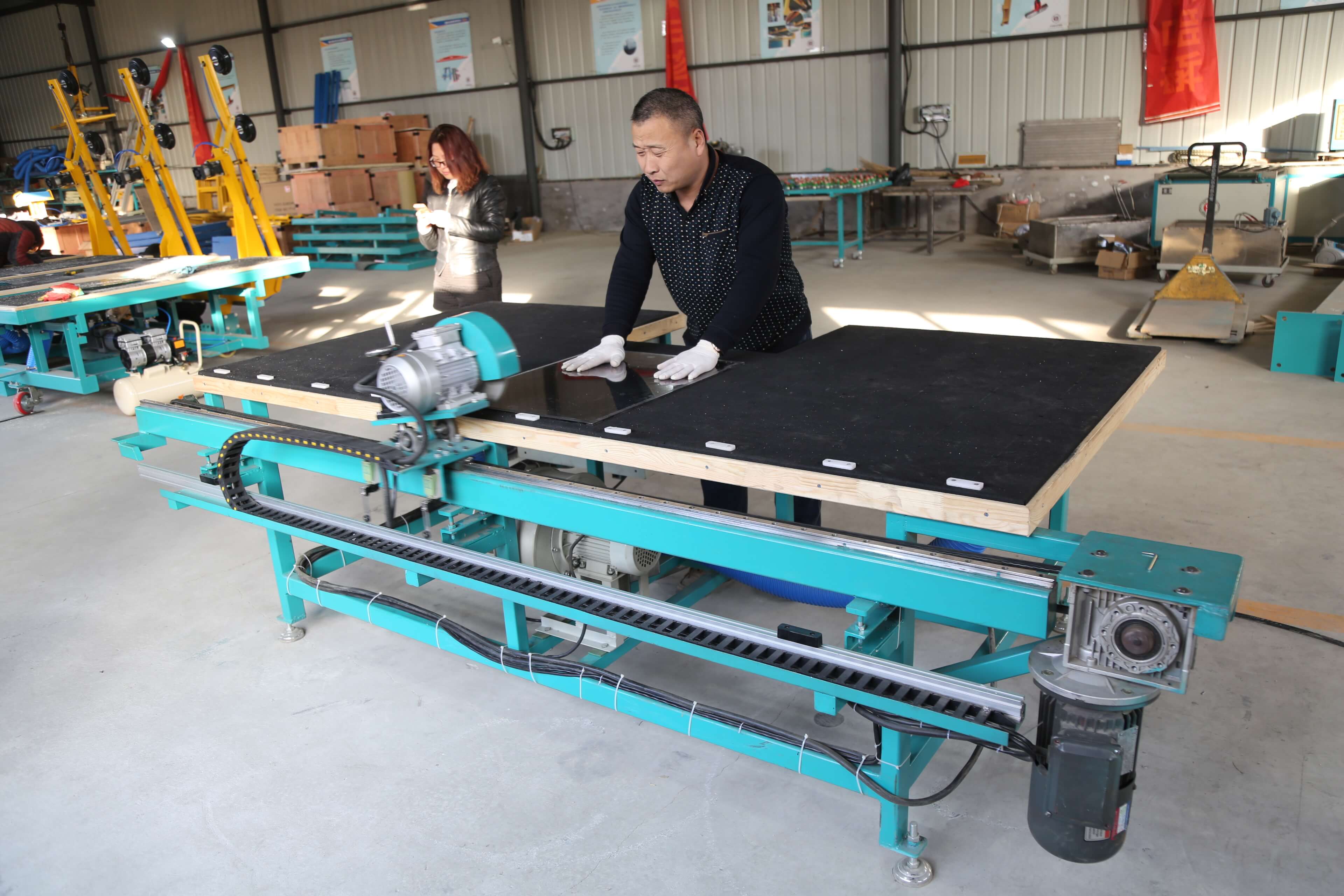 Dual-Track Air Flotation Glass Film Removal Machine In Operation