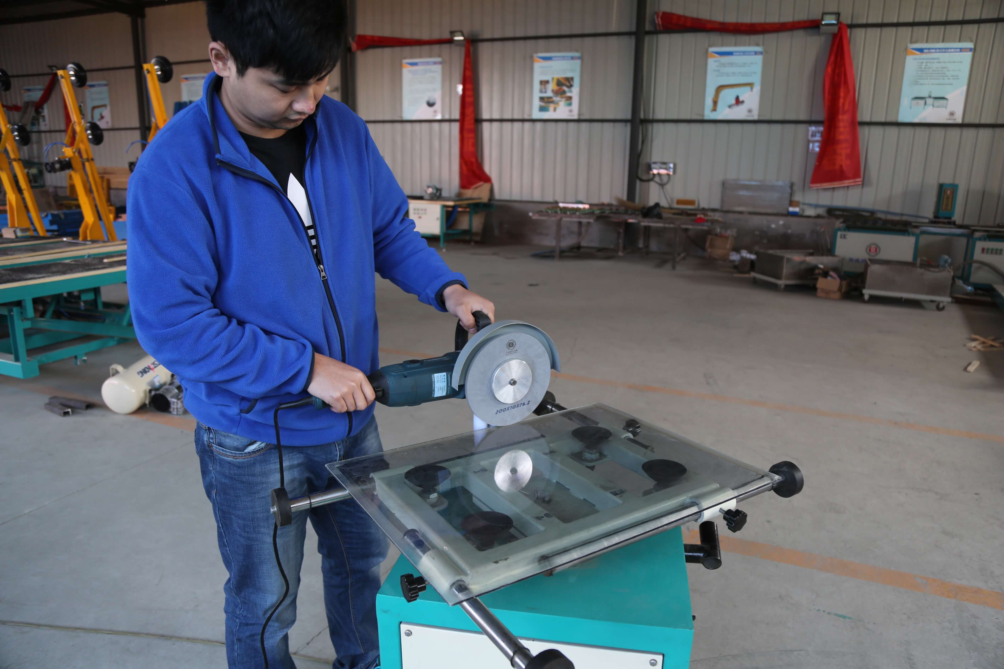 the film removal of the Handheld Glass Film Deleting Machine